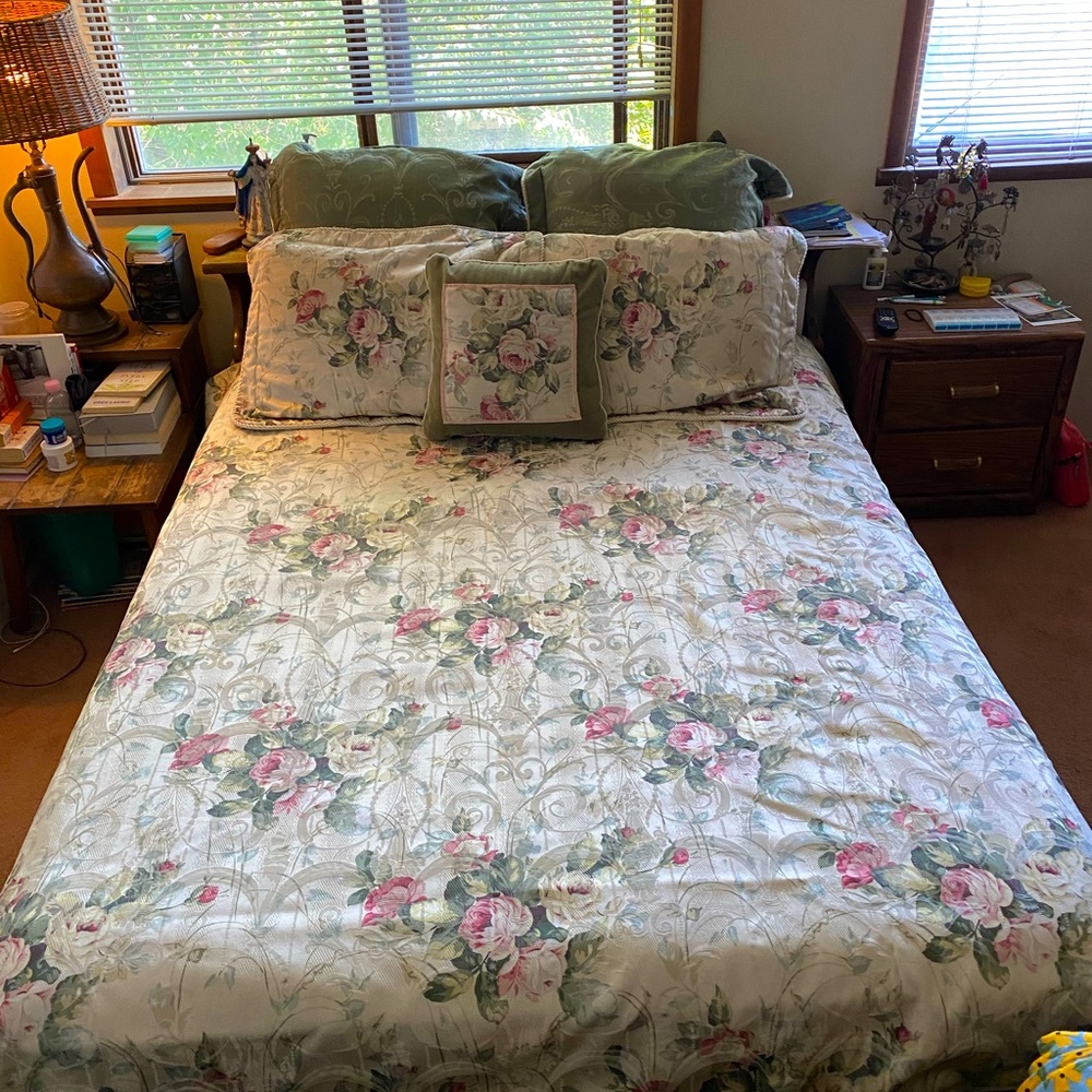 Roses Duvet and Coordinating Pillows